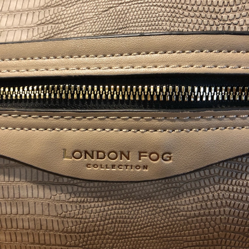 Like New, London Fog croco bag with zipper top! See measurements below.